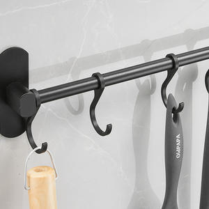 Accessoires de salle de bain : Porte-serviettes mural moderne en fer noir, sans perçage, avec rangée de crochets à vêtements mobiles - Product Image 2