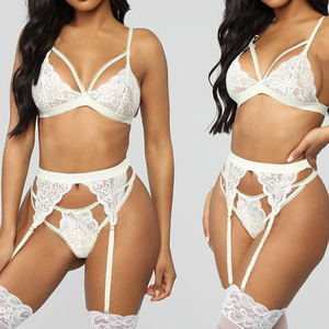 Affascinante Set di Lingerie Sexy per San Valentino, Reggiseno e Mutandine in Pizzo con Apertura sul Seno per Donne - Product Image 1