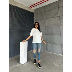 เสื้อยืดผู้หญิงสีขาว คอประดับเพชร ผ้าฝ้ายเจอร์ซีย์ 100% ระบายอากาศได้ดี แขนปกติ - Product Image 3