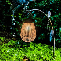 Lanterne solaire en rotin imperméable personnalisée, lumières LED suspendues / sur pied pour la décoration extérieure