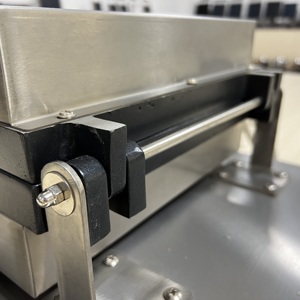Sophi Populair Commercieel Gebruik Beer Vorm Wafel <span class=keywords><strong>Maker</strong></span> Met Anti-Aanbaklaag 1500-2000W Snelle Warming-Up Technologie 1 Jaar Garantie - Product Image 6