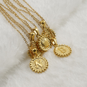 Collier avec initiale de lettre anglaise A-<span class=keywords><strong>Z</strong></span>, pendentif en forme de cœur, collier en or 18 carats imperméable pour femmes et filles, bijoux de mode - Product Image 2