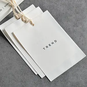 Etiquetas de roupas de papel simples brancas ecológicas para atacado Etiquetas oscilantes Logotipo da empresa personalizado