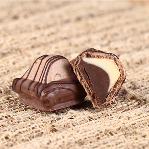 Mini Servo Driven Chocolate Moulding Line con PLC Mini One Shot Depositor per blocchi di cioccolato dadi centro di miscelazione riempimento - Product Image 6