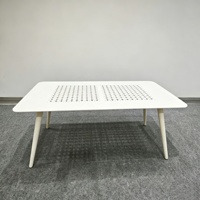 Ensemble de canapés d'extérieur en aluminium contemporain pour hôtel, avec design perforé et coussins imperméables