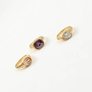 Anello YF8393 di Lusso con Zirconi Irregolari, Placcato Oro 18K, Impermeabile, in Acciaio Inossidabile per Matrimoni - Product Image 2