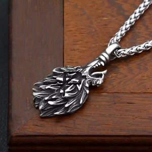 Collier pendentif tête de loup en acier inoxydable Yueli pour homme, bijoux vintage viking animal rugissant - Product Image 1