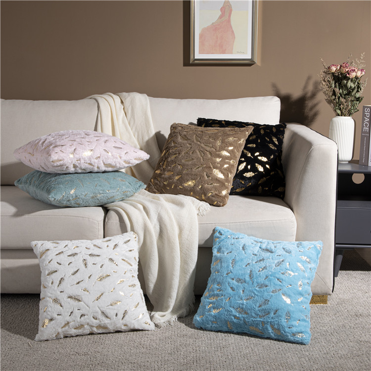 โซฟาตกแต่ง Gold Leaf Feather โยนหมอนครอบคลุมขนสัตว์ Plush Cushion Cover