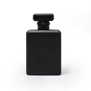 ขวดน้ำหอมแก้วทรงสี่เหลี่ยมแบนแบบคลาสสิก ขนาด 30 มล. 50 มล. 100 มล. แบบเติมได้ สีดำด้าน - Product Image 5