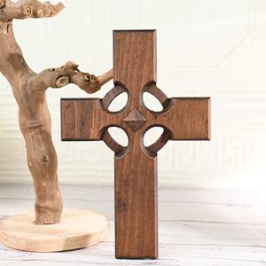 Croix <span class=keywords><strong>irlandaise</strong></span> en bois Art Sculpture religieux sculpté décoration de la maison cadeau spirituel décoration murale bois artisanat boîtes en bois signes muraux - Product Image 2