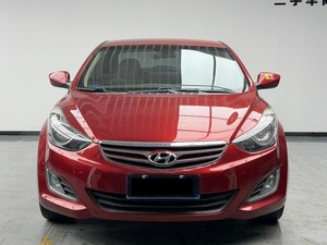 Hyundai Elantra d'occasion pas chère, berline compacte économique en carburant, habitacle spacieux et voiture familiale d'occasion fiable - Product Image 3