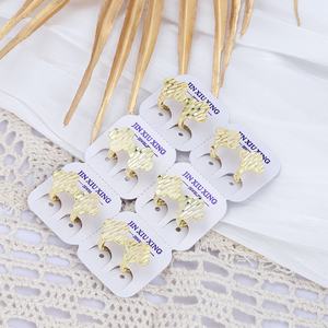 Boucles d'oreilles créoles Jxx en plaqué or 14 carats, design cœur fantaisie tendance pour femmes, idéales pour mariages et occasions spéciales - Product Image 6