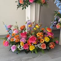 Boules de fleurs roses vif en gros pour arrangements floraux, décoration de fond de scène de mariage, allée et centre de table d'événements