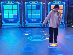 Trò chơi nhóm, trò chơi tương tác dẫn đầu, tương tác trên tường và sàn, thể thao vui nhộn, trận chiến lưới, trò chơi bóng - Product Image 5