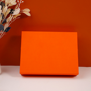 Caja de Regalo Elegante y Bolsa de Mano de Alta Gama, Personalizable con Logotipo, Juego de Caja y Bolsa de Papel Naranja para Regalos - Product Image 3