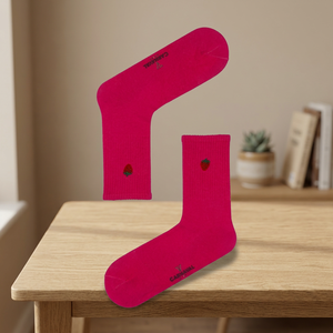 Calcetines Deportivos Unisex Rosados con Diseño de Fresa Bordado, Silueta Mediana, Tejido TR - Product Image 3