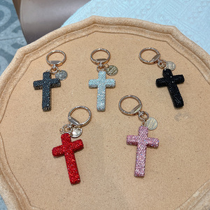 Porte-clés en strass et perles en forme de croix, cadeaux de baptême en cristal et diamant, souvenirs pour invités, porte-clés chrétien, porte-clés en perles - Product Image 2