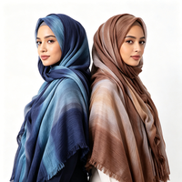 Série Arc-en-ciel Dégradé 2026 – Foulard Long en Rayonne Satinée Imprimée – Écharpe Légère pour Femme avec Pompons – Hijab Musulman