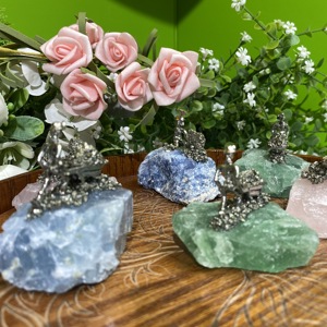 Venta al por mayor a granel LandCrystal Flourite Talla CRYSTAL GEODE W/MINEROS EN MINIATURA y ESCENA DE MINERÍA - Product Image 1