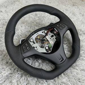 Volant en cuir pleine fleur pour <span class=keywords><strong>BMW</strong></span> Série E (E90, E60, E46, E92, M3, E87, E39, X5, E70, X6, E71, E82, E93, E36, E91) – Vente directe usine - Product Image 1