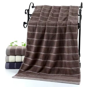 Serviette de bain rayée en pur coton 70x140cm, antimicrobienne, pour usage domestique, rectangulaire, bleu foncé, marron, blanc cassé - Product Image 4