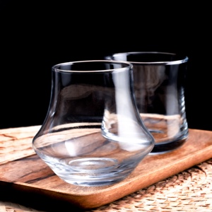 Bicchiere da whisky moderno ed ecologico in vetro soda-cemento ad alta purezza, 390ml, prodotto a macchina, disponibile a magazzino, stile Old Fashioned, ideale per hotel e come regalo aziendale - Product Image 4