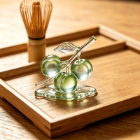 Offre une sculpture personnalisable de fleur de prunier verte en versions extérieures ou de table pour la décoration de la maison, statue en résine de cristal transparente