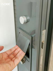 <span class=keywords><strong>Cloison</strong></span> de séparation moderne en verre trempé transparent pliable avec cadre en aluminium pour le bureau, l'école, la salle à manger, l'hôpital, la salle de sport et les salles de réunion - Product Image 5