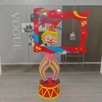 Statue de clown grandeur nature en résine de fibre de verre, design mignon de dessin animé, imperméable, décoration pour événements et parcs