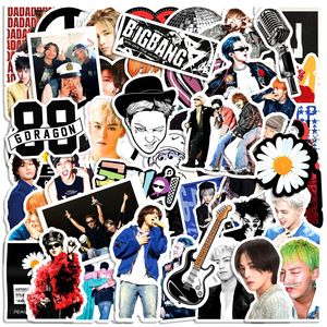 Venta al por Mayor de 50 Hojas de Pegatinas Impermeables <span class=keywords><strong>BIGBANG</strong></span> G-Dragon 20.º Aniversario para Carcasas de Teléfono, Portátiles, Equipaje, Accesorios DIY, Regalo - Product Image 1