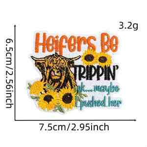 Parches Termoadhesivos Bordados de Vaca Highland con Diseño de Campo Floral, Lindos y Caprichosos - Product Image 3