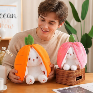 Peluche Lapin Fraise Transformable, Jouet en Peluche Lapin Portant une Carotte pour Filles, Idéal pour Câliner et Dormir, en Polyester, 31cm-50cm - Product Image 6