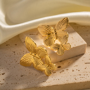 Pendientes de mariposa en tono dorado, joyería de moda para fiestas, pendientes de acero inoxidable JDE2302138 - Product Image 2