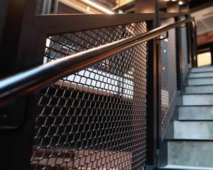 Grille métallique soudée à haute capacité, gamme de tailles de brins du fin au grossier, plateformes industrielles, découpe sur mesure - Product Image 1