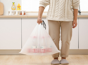 Sac poubelle en rouleau HDPE haute qualité, résistant à la chaleur, avec cordon de serrage, anti-déchirure, à intercalaire, pour usage domestique jetable - Product Image 5