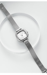 Reloj de pulsera de cuarzo para mujer con esfera cuadrada pequeña y correa de malla fina - Product Image 6