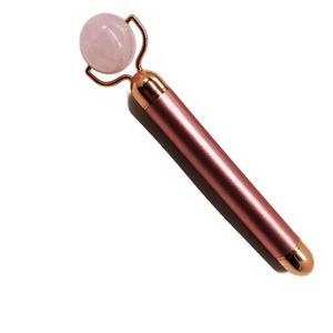 Rodillo de masaje eléctrico de cuarzo rosa con logotipo personalizado, masajeador facial con caja, rodillo de cristal rosa de alta calidad, guasha - Product Image 3