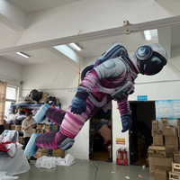 Astronaute gonflable suspendu factice pour exposition sur le thème de la science-fiction ou de l'aérospatiale, autres événements