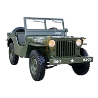 Grand modèle de véhicule utilitaire de la Seconde Guerre mondiale en fer sculpté, finition vert olive, design personnalisable pour la décoration de la maison ou du bar