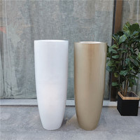 Vente directe d'usine de piliers de mariage classiques en forme de balle pour les hôtels et l'usage domestique, pots de fleurs en plastique renforcé de fibre de verre