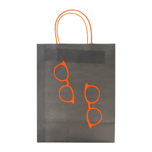 ถุงของขวัญบรรจุภัณฑ์ดีไซน์หรูหราทันสมั<span class=keywords><strong>ย</strong></span>ปี 2023 พร้อมโลโก้ของคุณเอง ถุงกระดาษใส่แว่นตาพร้อมหูหิ้ว สำหรับร้านแว่นตา - Product Image 5