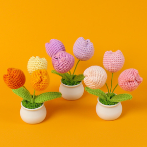 Tulipe au crochet en pot, <span class=keywords><strong>fleur</strong></span> tricotée, 3 têtes, fil <span class=keywords><strong>de</strong></span> laine, pot en céramique blanc, fait main, petit cadeau pour bureau et maison - Product Image 1