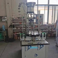 Machines de capsulage automatiques à verrouillage par vis ROPP à tête unique pour les bouteilles de vin en verre de liqueur de couverture en aluminium
