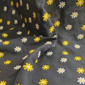 Tissu en coton crêpe double couche Little Daisy, broderie en coton, pour vêtements de maison, vêtements de nuit, literie, vêtements pour enfants - Product Image 2