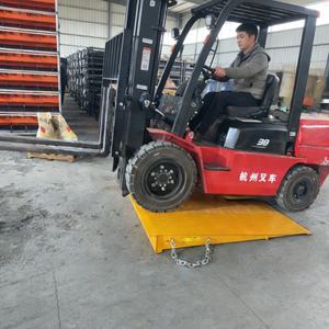 Ramp Kontainer yang Dipasang di <span class=keywords><strong>Forklift</strong></span> dengan Rantai Pengaman, Ramp Dock Bergerak Tahan Selip untuk Beban Berat 6,5t untuk Pembebanan - Product Image 1