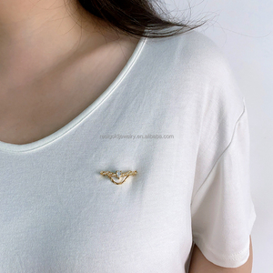 Broche personnalisée en or véritable jaune massif Au585 14k avec broches unisexes en moissanite pour bijoux de noces d'anniversaire de mariage Gigt - Product Image 2