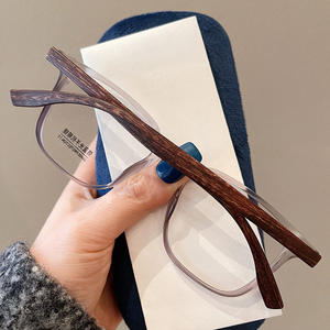 แว่นตาผู้หญิงทรงสี่เหลี่ยม TR90 ยี่ห้อ Ykongstoptonu กรอบแว่นกันแสงสีฟ้า ขาแว่นลายไม้ เลนส์อะคริลิคแบบเต็มกรอบ รุ่น Q5-RM03 - Product Image 1