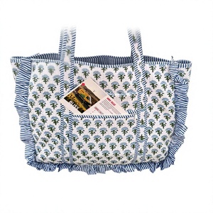 Nouveau sac fourre-tout matelassé à volants floraux pour femmes grand PU Durable avec doublure en coton brodé demoiselle d'honneur sac de week-end - Product Image 1