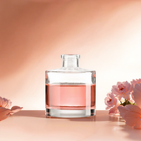 Vente en gros Bouteilles vides de luxe de diffuseur à roseaux en verre de 50ml 100ml 150ml 200ml Emballage de diffuseur d'huile aromatique à chaud avec bouchon en or
