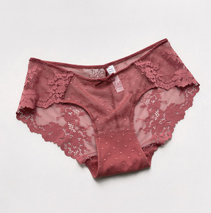 Braguitas de encaje floral para mujer al por mayor, ropa interior sexy de malla transparente, transpirable, de talle medio, tipo bikini, suave y elástica, lencería íntima para mujer. - Product Image 4